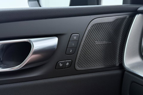Volvo XC60 T8 Plug-in hybrid Plus Black Edition | ACC | Panoramadak | Harman/Kardon | 360° Camera | Head-Up | 21 inch