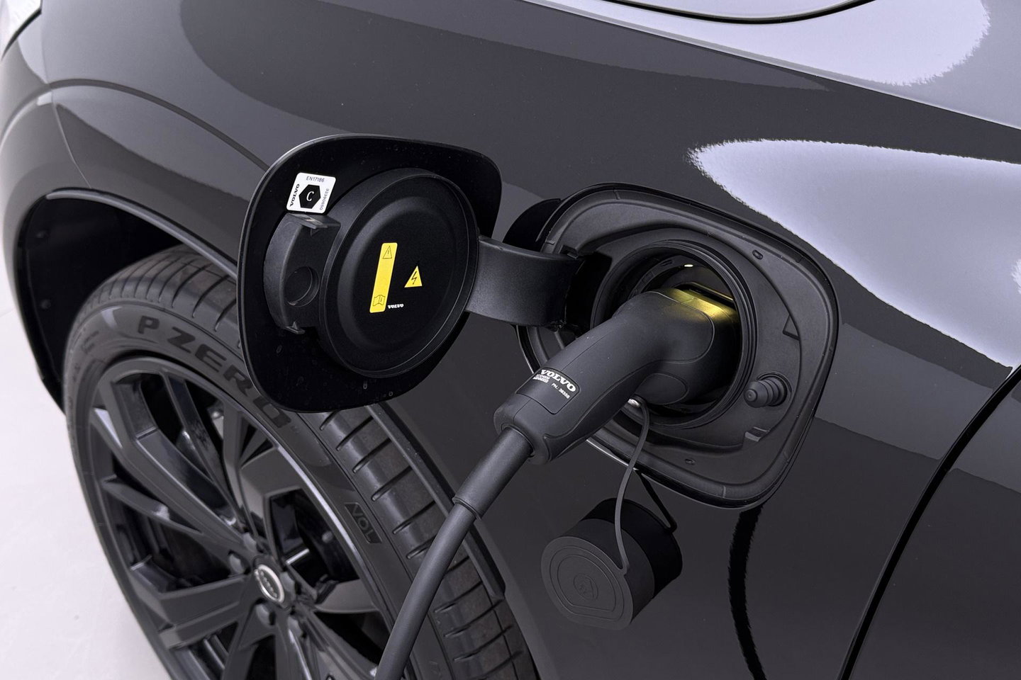 Volvo XC60 T8 Plug-in hybrid Plus Black Edition | ACC | Panoramadak | Harman/Kardon | 360° Camera | Head-Up | 21 inch