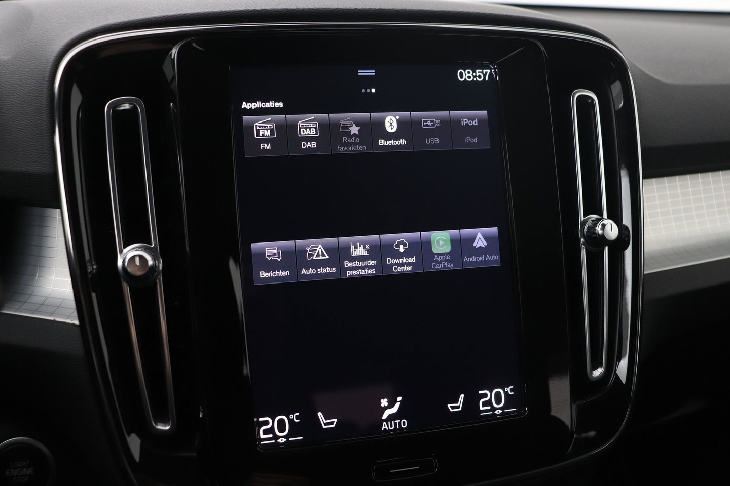 Volvo XC40 T3 Momentum Business | Automaat | ACC | Camera | Apple Carplay | 18 Inch
