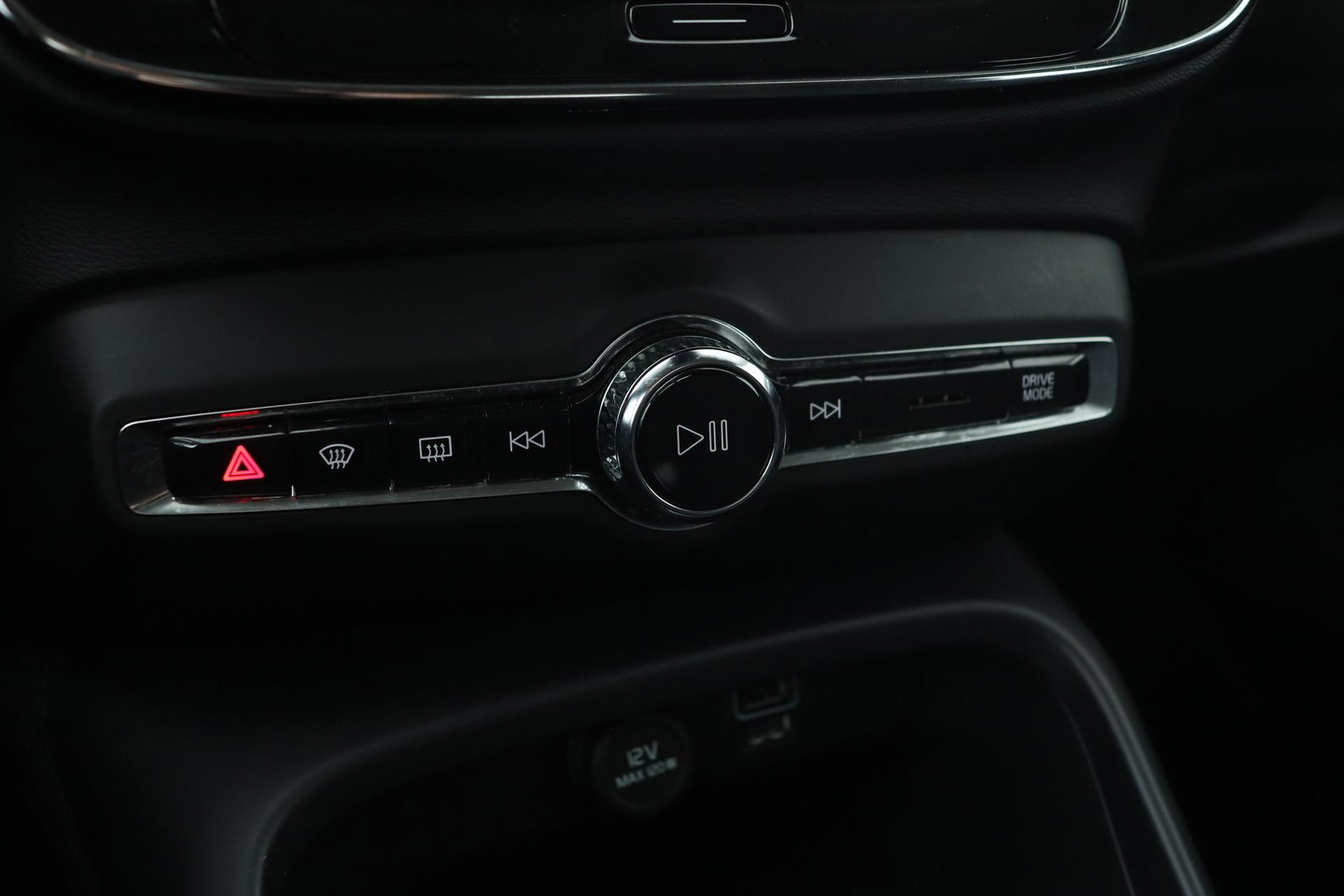 Volvo XC40 T3 Momentum Business | Automaat | ACC | Camera | Apple Carplay | 18 Inch