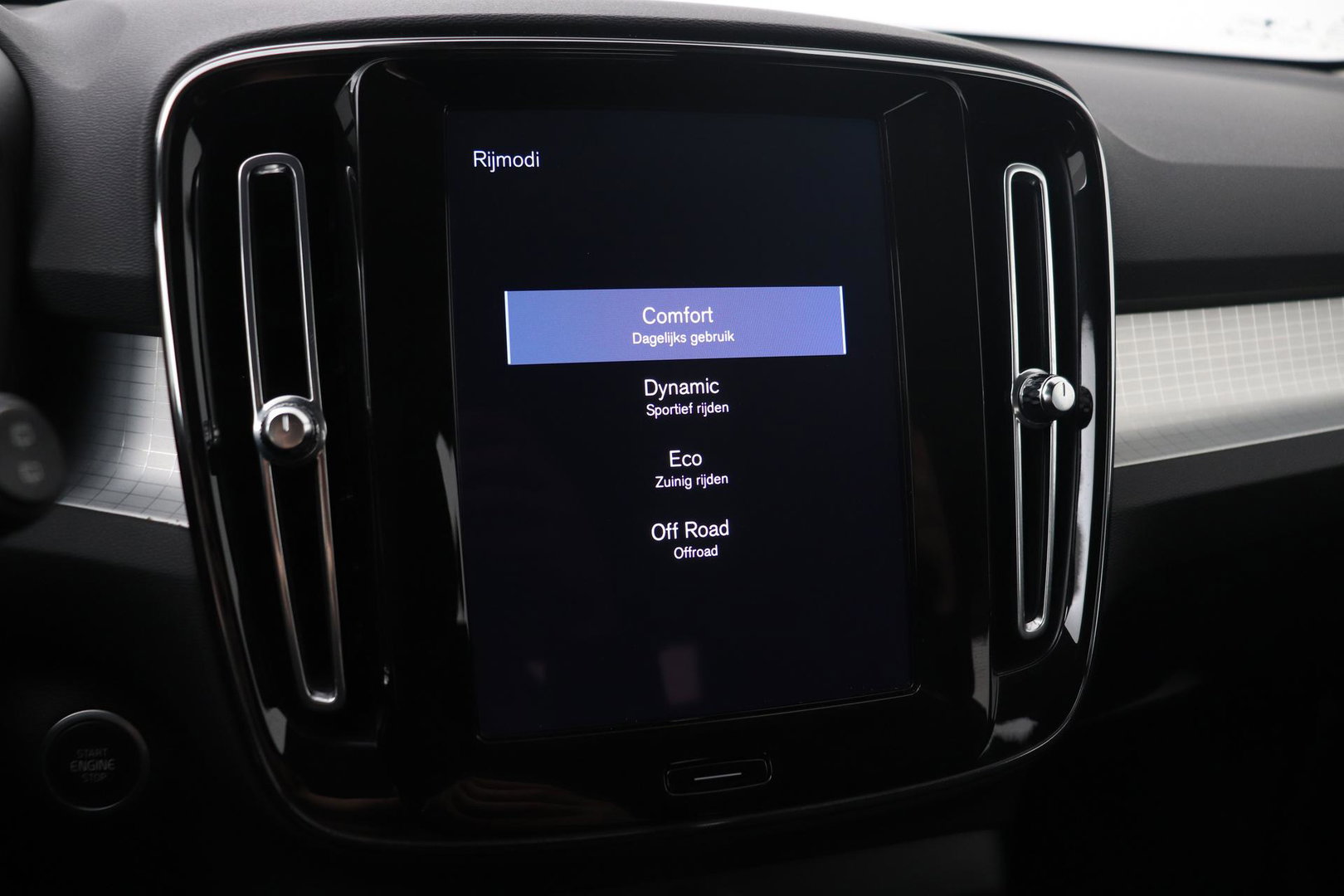 Volvo XC40 T3 Momentum Business | Automaat | ACC | Camera | Apple Carplay | 18 Inch