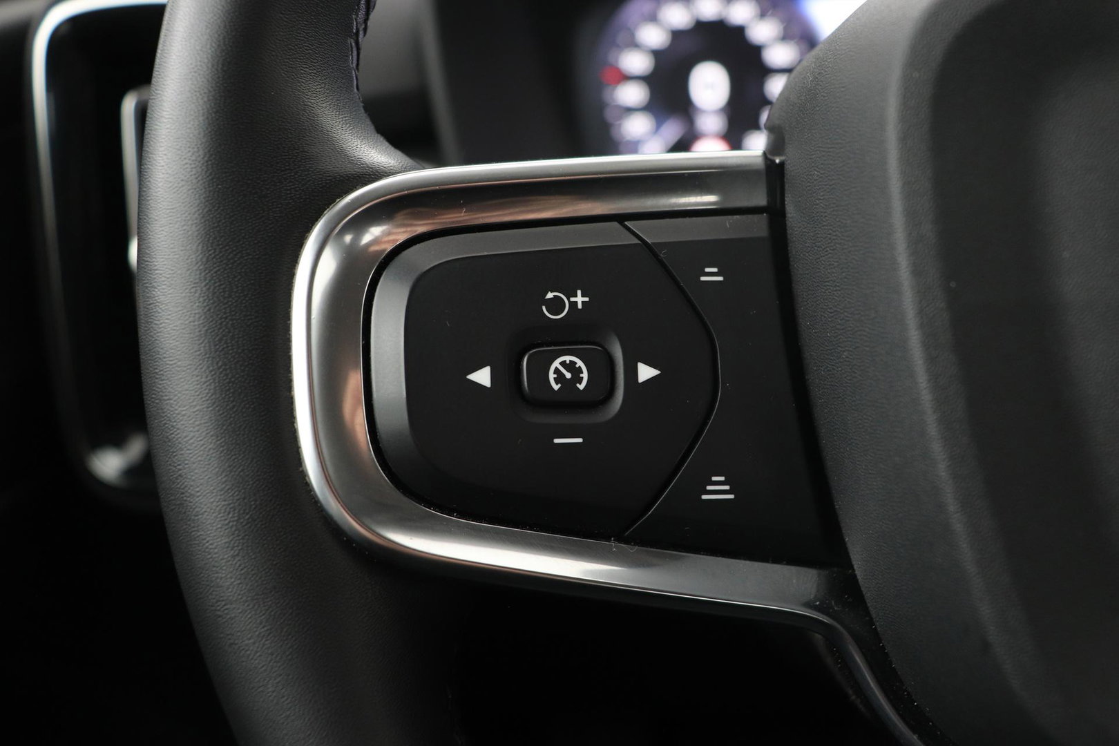 Volvo XC40 T3 Momentum Business | Automaat | ACC | Camera | Apple Carplay | 18 Inch