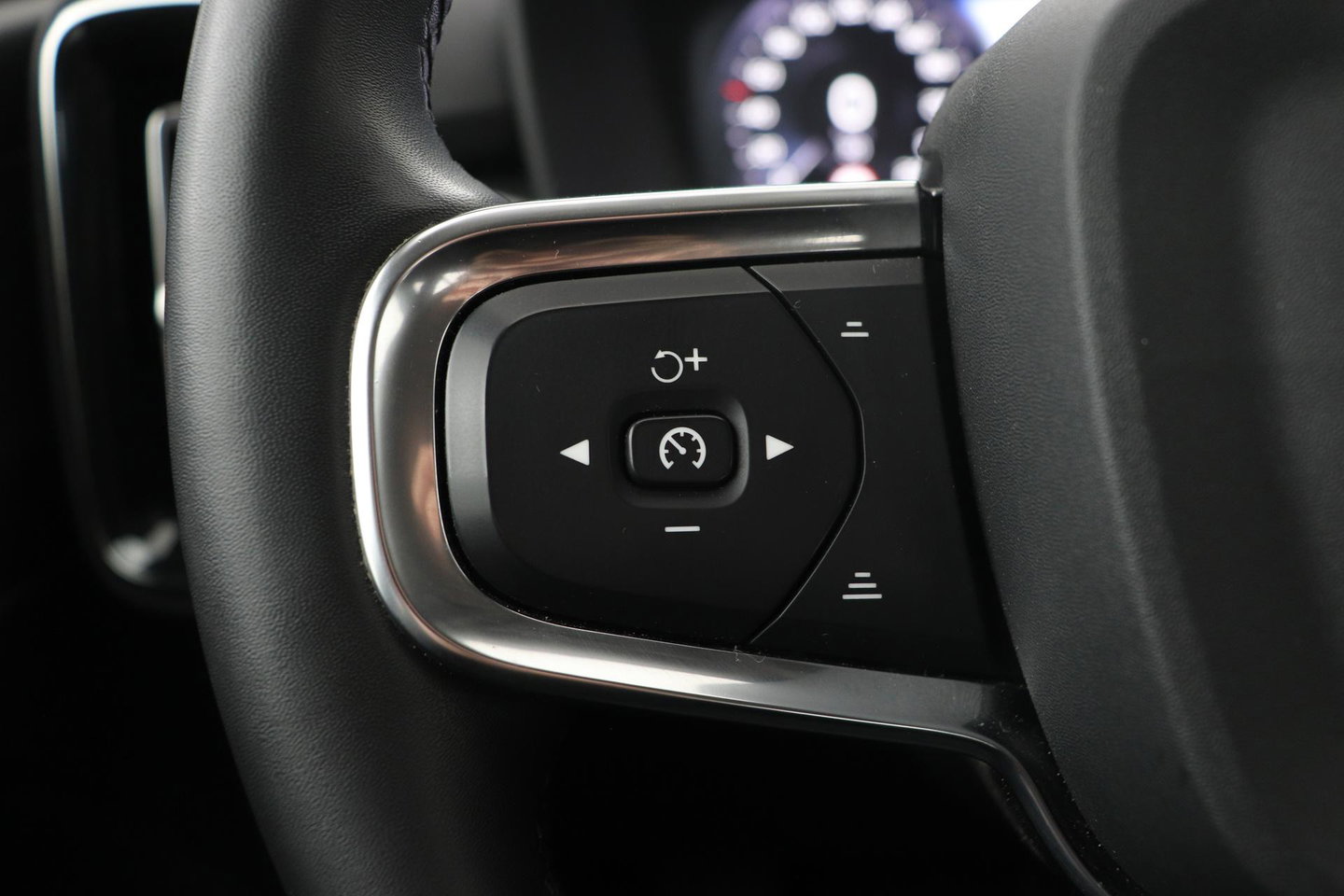 Volvo XC40 T3 Momentum Business | Automaat | ACC | Camera | Apple Carplay | 18 Inch
