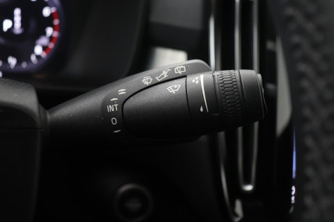 Volvo XC40 T3 Momentum Business | Automaat | ACC | Camera | Apple Carplay | 18 Inch