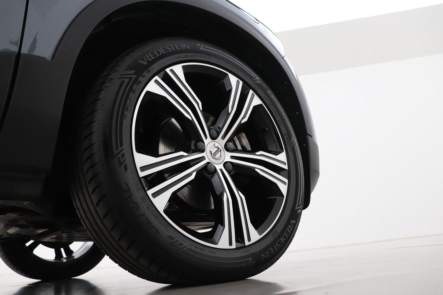 Volvo XC40 T3 Momentum Business | Automaat | ACC | Camera | Apple Carplay | 18 Inch