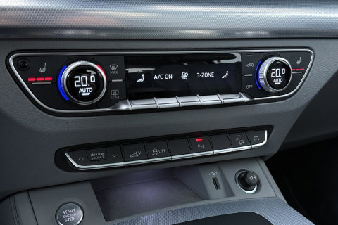 Audi Q5 50 TFSI e S edition | ACC | Panoramadak | Trekhaak | Stoel+Stuurverwarming | Memory | Camera | 20 Inch