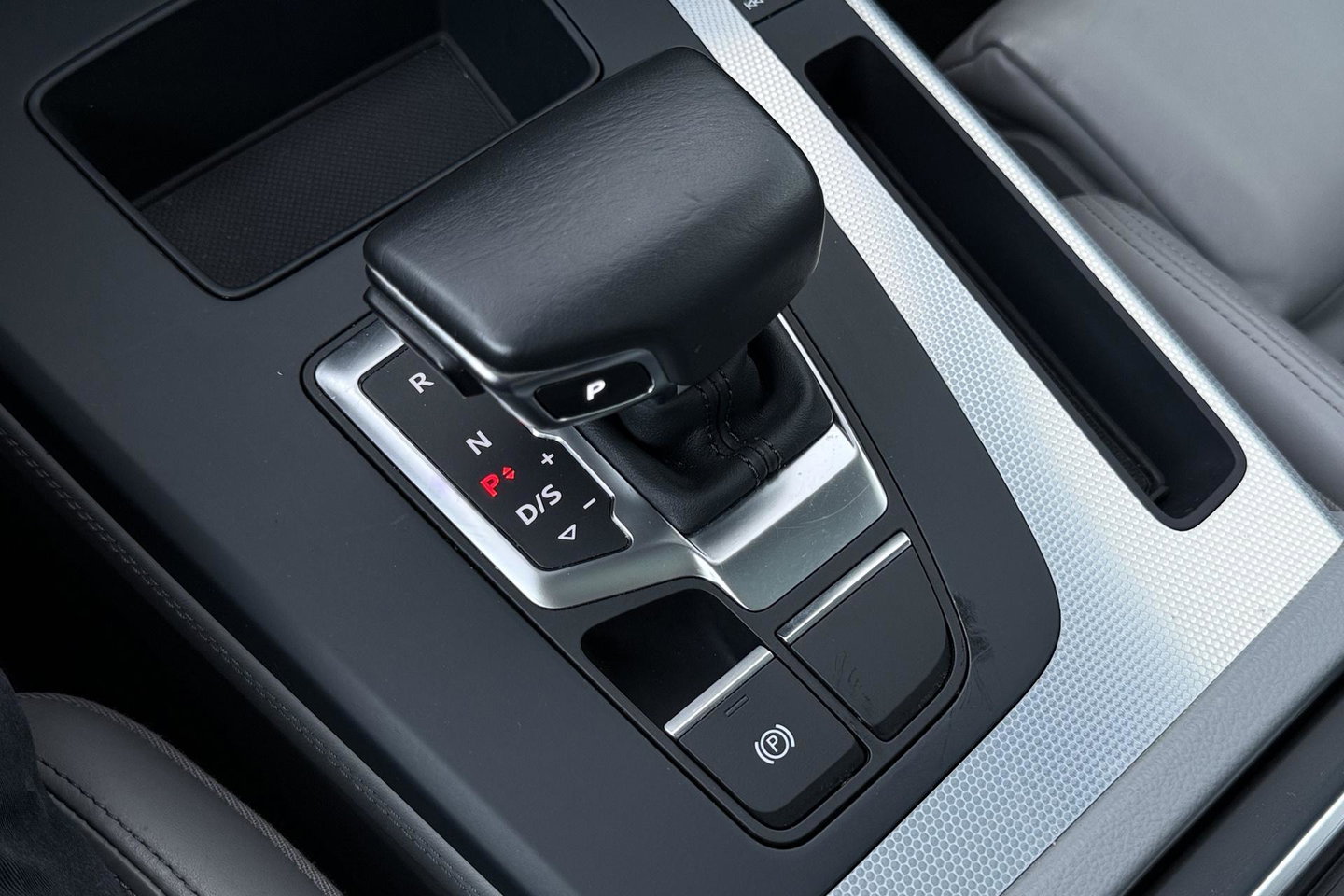 Audi Q5 50 TFSI e S edition | ACC | Panoramadak | Trekhaak | Stoel+Stuurverwarming | Memory | Camera | 20 Inch