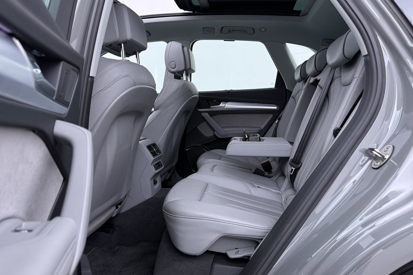 Audi Q5 50 TFSI e S edition | ACC | Panoramadak | Trekhaak | Stoel+Stuurverwarming | Memory | Camera | 20 Inch