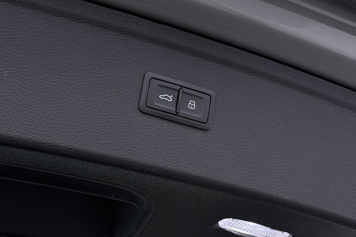 Audi Q5 50 TFSI e S edition | ACC | Panoramadak | Trekhaak | Stoel+Stuurverwarming | Memory | Camera | 20 Inch
