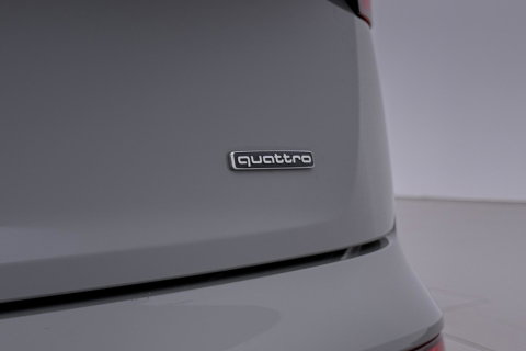 Audi Q5 50 TFSI e S edition | ACC | Panoramadak | Trekhaak | Stoel+Stuurverwarming | Memory | Camera | 20 Inch