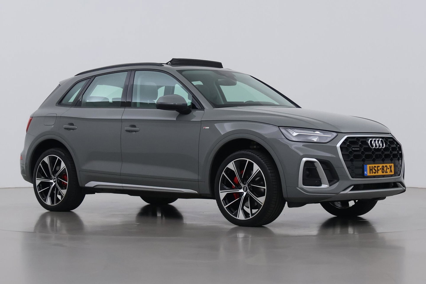 Audi Q5 50 TFSI e S edition | ACC | Panoramadak | Trekhaak | Stoel+Stuurverwarming | Memory | Camera | 20 Inch