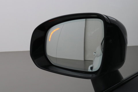 Volvo XC60 T4 R-Design | Camera | BLIS | Elektrische Achterklep | Memory Seats | Apple CarPlay | Verwarmde Voorruit | 19 Inch