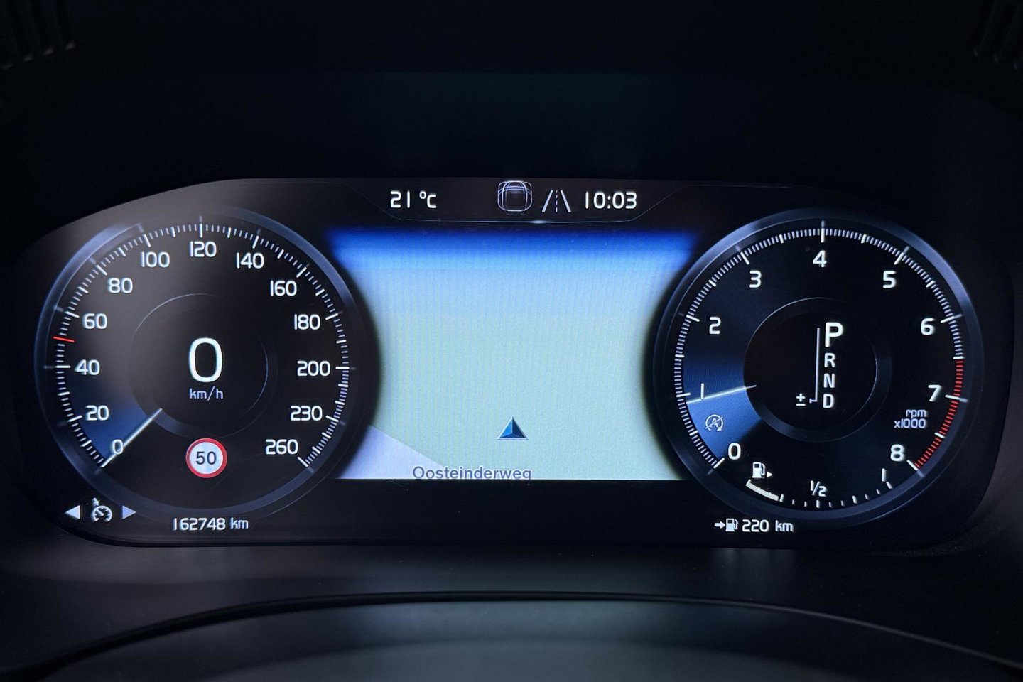 Volvo XC60 T4 R-Design | Camera | BLIS | Elektrische Achterklep | Memory Seats | Apple CarPlay | Verwarmde Voorruit | 19 Inch
