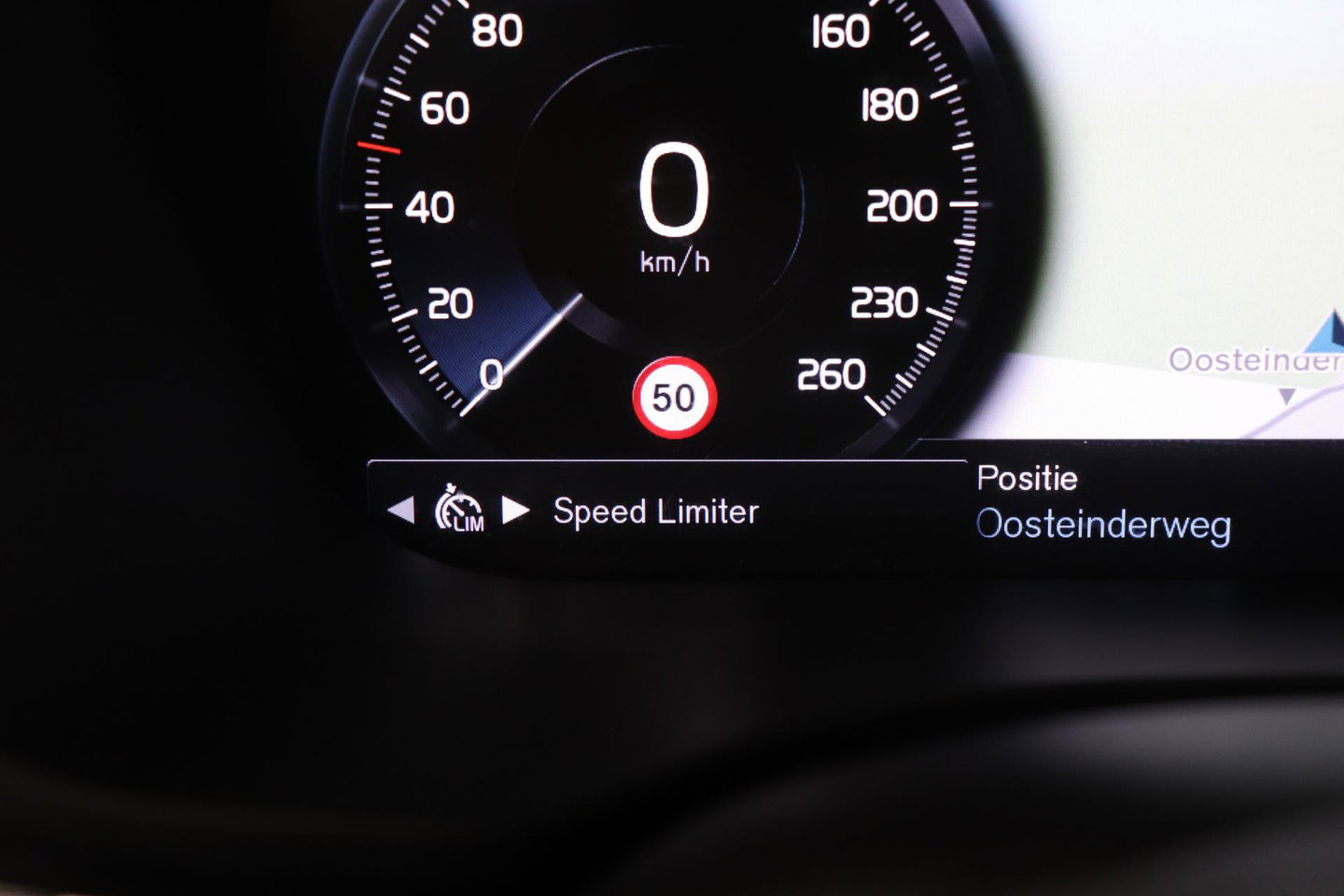 Volvo XC60 T4 R-Design | Camera | BLIS | Elektrische Achterklep | Memory Seats | Apple CarPlay | Verwarmde Voorruit | 19 Inch