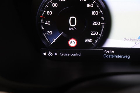 Volvo XC60 T4 R-Design | Camera | BLIS | Elektrische Achterklep | Memory Seats | Apple CarPlay | Verwarmde Voorruit | 19 Inch