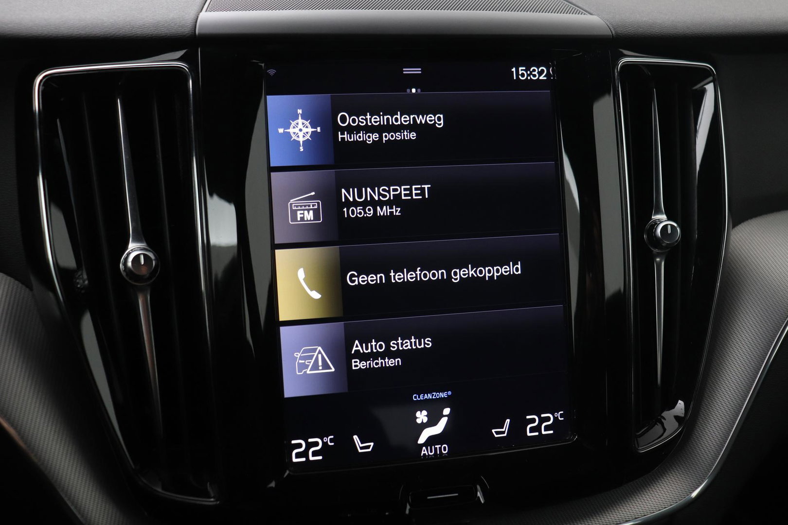 Volvo XC60 T4 R-Design | Camera | BLIS | Elektrische Achterklep | Memory Seats | Apple CarPlay | Verwarmde Voorruit | 19 Inch