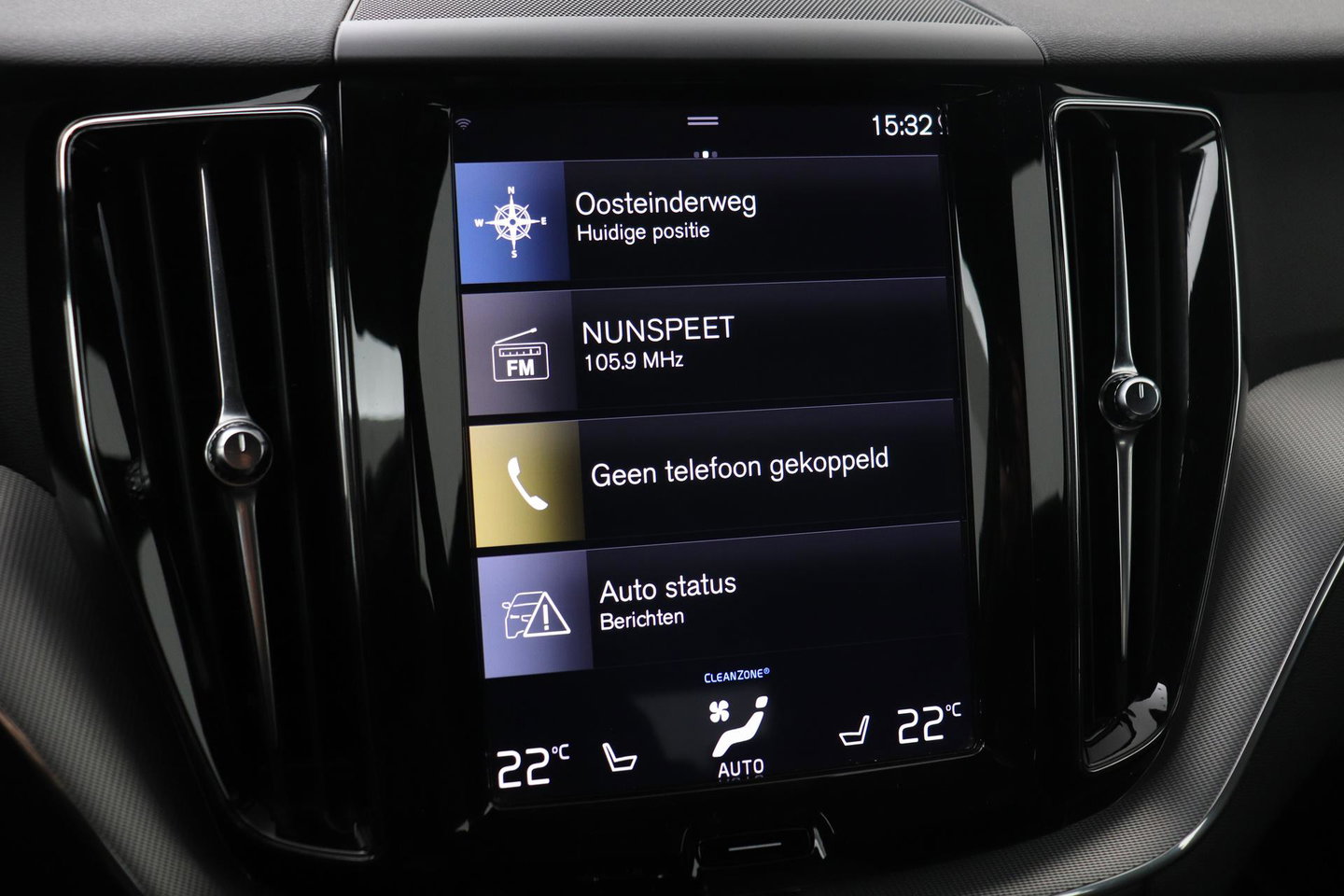 Volvo XC60 T4 R-Design | Camera | BLIS | Elektrische Achterklep | Memory Seats | Apple CarPlay | Verwarmde Voorruit | 19 Inch