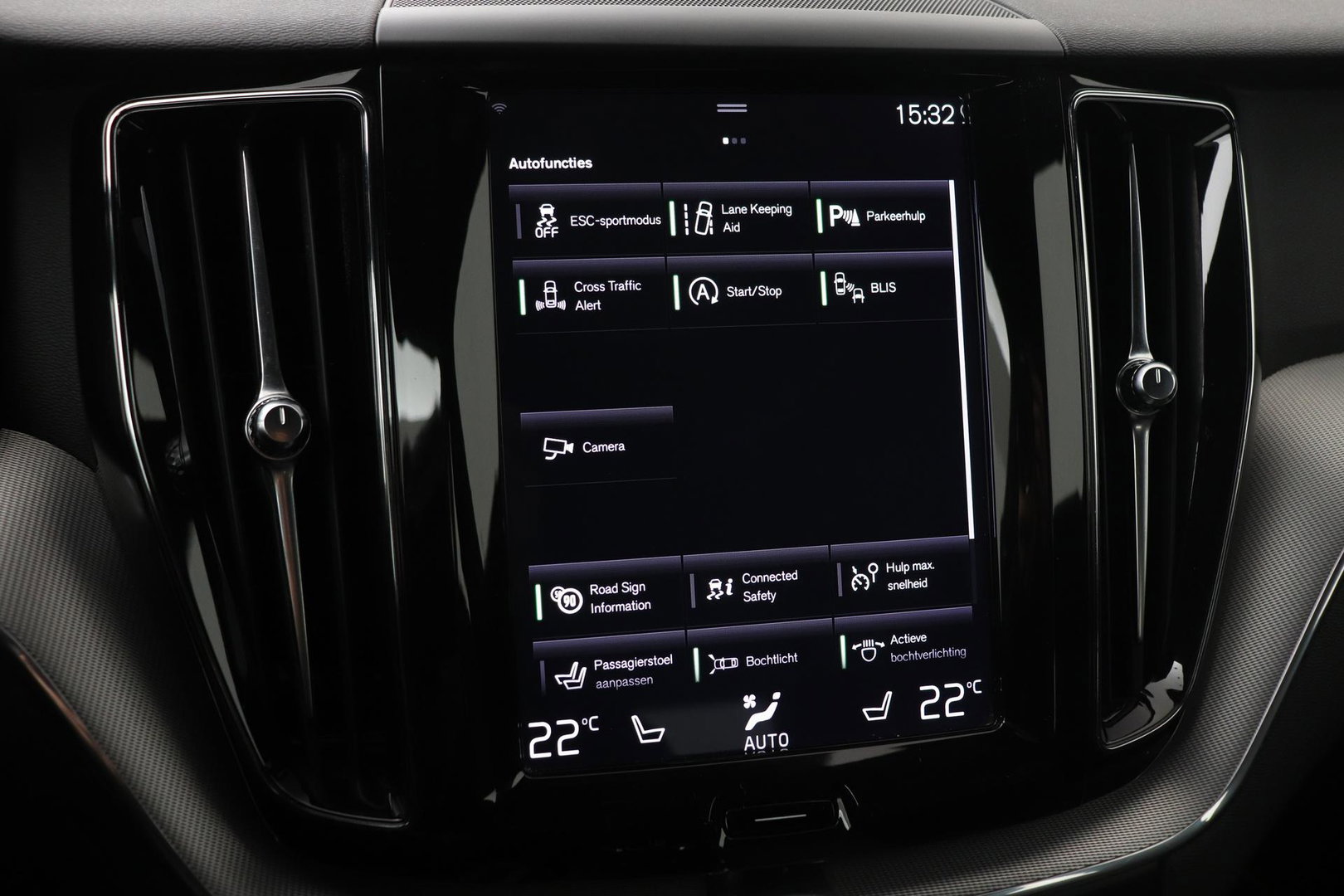 Volvo XC60 T4 R-Design | Camera | BLIS | Elektrische Achterklep | Memory Seats | Apple CarPlay | Verwarmde Voorruit | 19 Inch