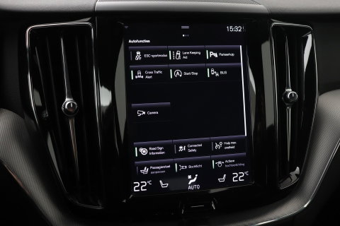 Volvo XC60 T4 R-Design | Camera | BLIS | Elektrische Achterklep | Memory Seats | Apple CarPlay | Verwarmde Voorruit | 19 Inch
