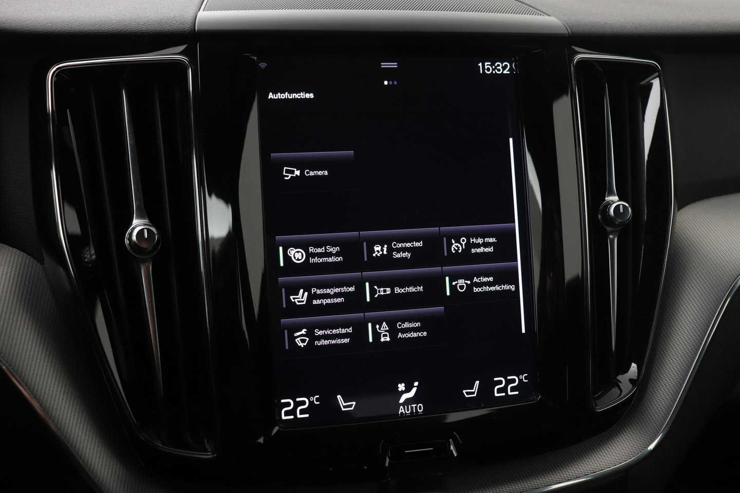 Volvo XC60 T4 R-Design | Camera | BLIS | Elektrische Achterklep | Memory Seats | Apple CarPlay | Verwarmde Voorruit | 19 Inch