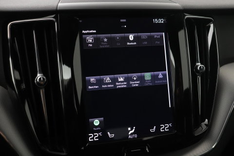 Volvo XC60 T4 R-Design | Camera | BLIS | Elektrische Achterklep | Memory Seats | Apple CarPlay | Verwarmde Voorruit | 19 Inch