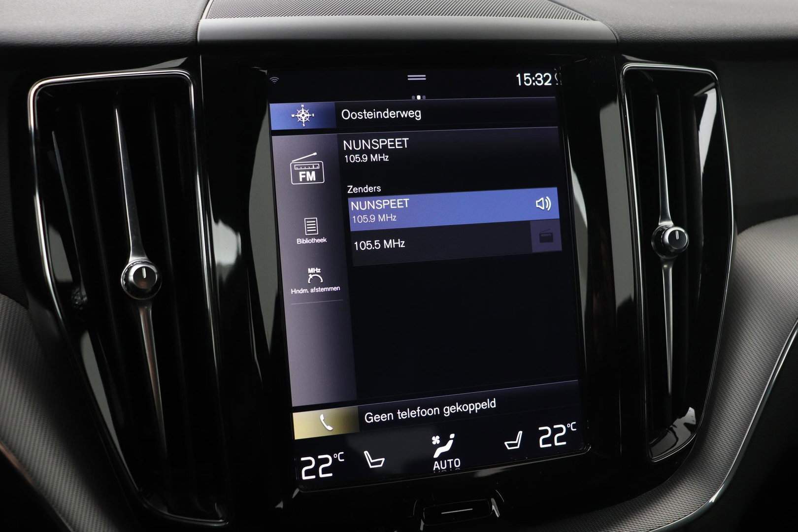 Volvo XC60 T4 R-Design | Camera | BLIS | Elektrische Achterklep | Memory Seats | Apple CarPlay | Verwarmde Voorruit | 19 Inch