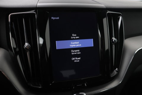Volvo XC60 T4 R-Design | Camera | BLIS | Elektrische Achterklep | Memory Seats | Apple CarPlay | Verwarmde Voorruit | 19 Inch