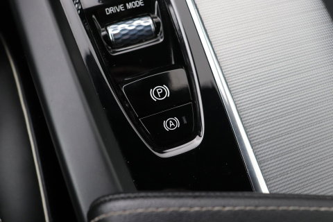 Volvo XC60 T4 R-Design | Camera | BLIS | Elektrische Achterklep | Memory Seats | Apple CarPlay | Verwarmde Voorruit | 19 Inch