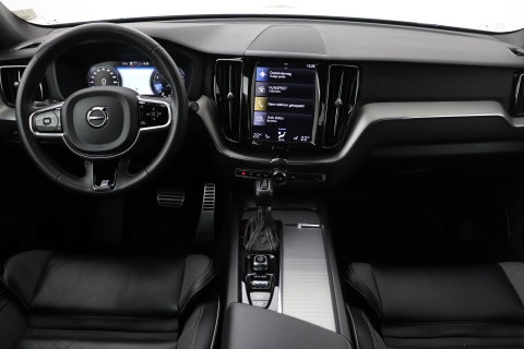 Volvo XC60 T4 R-Design | Camera | BLIS | Elektrische Achterklep | Memory Seats | Apple CarPlay | Verwarmde Voorruit | 19 Inch