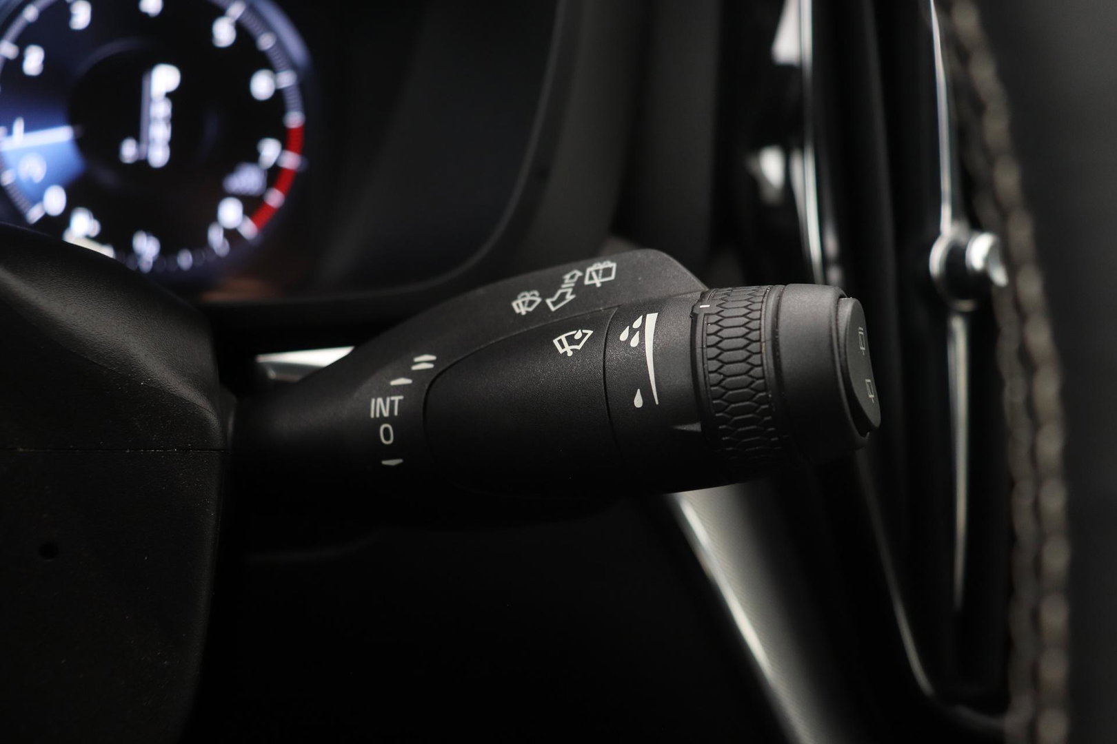 Volvo XC60 T4 R-Design | Camera | BLIS | Elektrische Achterklep | Memory Seats | Apple CarPlay | Verwarmde Voorruit | 19 Inch