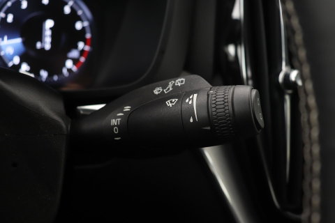 Volvo XC60 T4 R-Design | Camera | BLIS | Elektrische Achterklep | Memory Seats | Apple CarPlay | Verwarmde Voorruit | 19 Inch
