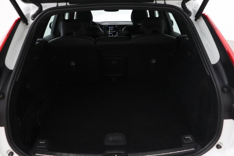 Volvo XC60 T4 R-Design | Camera | BLIS | Elektrische Achterklep | Memory Seats | Apple CarPlay | Verwarmde Voorruit | 19 Inch