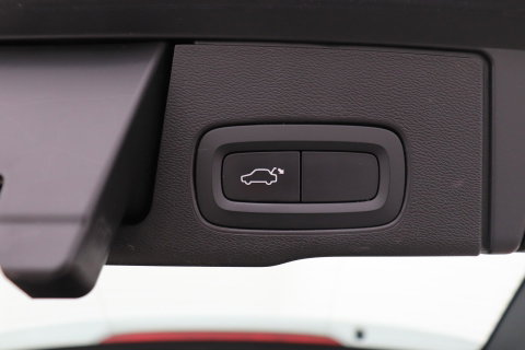 Volvo XC60 T4 R-Design | Camera | BLIS | Elektrische Achterklep | Memory Seats | Apple CarPlay | Verwarmde Voorruit | 19 Inch