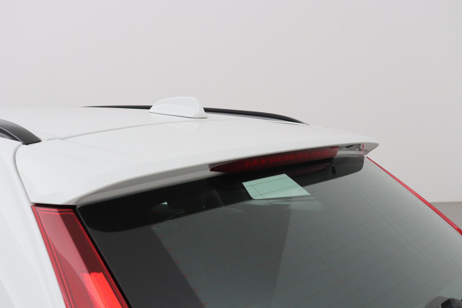 Volvo XC60 T4 R-Design | Camera | BLIS | Elektrische Achterklep | Memory Seats | Apple CarPlay | Verwarmde Voorruit | 19 Inch