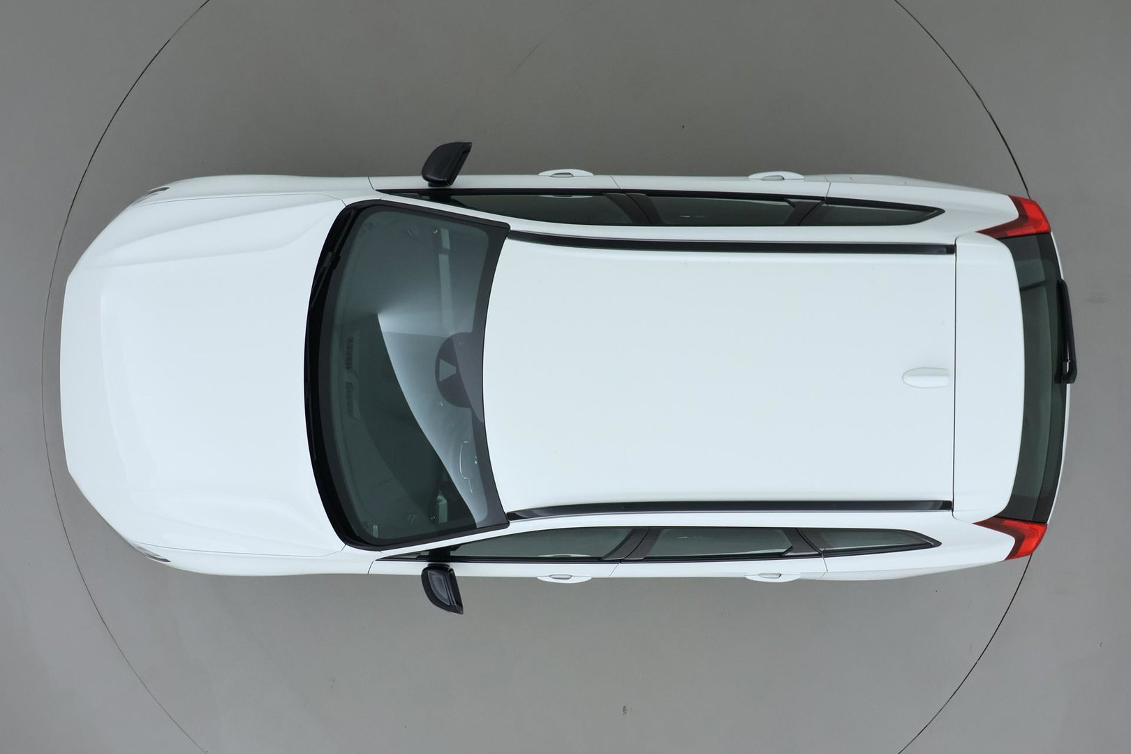 Volvo XC60 T4 R-Design | Camera | BLIS | Elektrische Achterklep | Memory Seats | Apple CarPlay | Verwarmde Voorruit | 19 Inch