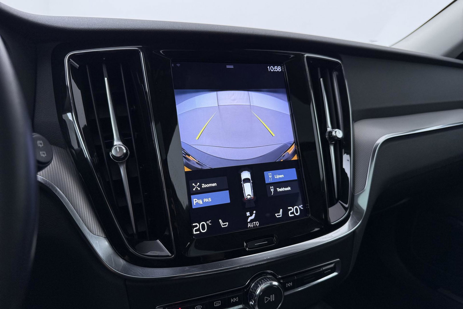 Volvo V60 Cross Country 2.0 D4 AWD Pro | Trekhaak | Panoramadak | Camera | Polestar Optimalisatie | Memory | Stoelverwarming | 19 inch