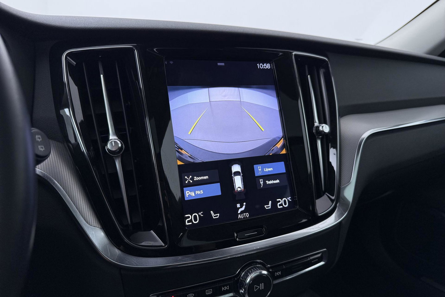Volvo V60 Cross Country 2.0 D4 AWD Pro | Trekhaak | Panoramadak | Camera | Polestar Optimalisatie | Memory | Stoelverwarming | 19 inch