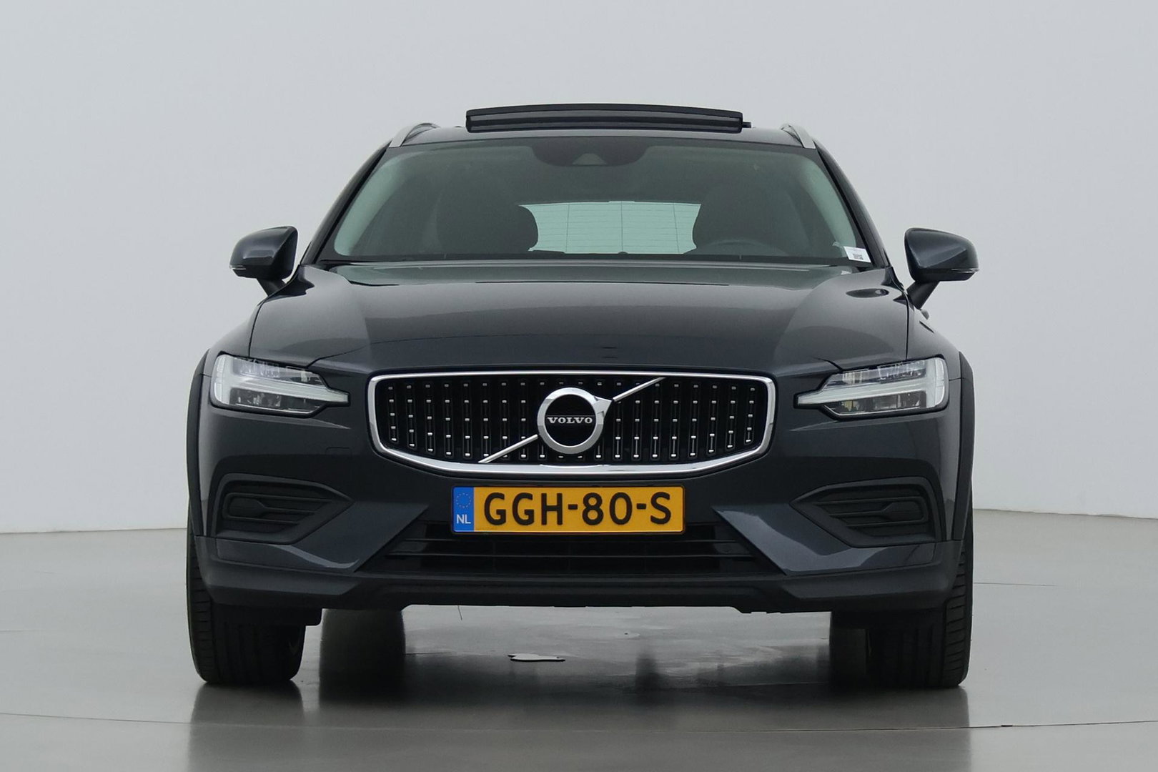 Volvo V60 Cross Country 2.0 D4 AWD Pro | Trekhaak | Panoramadak | Camera | Polestar Optimalisatie | Memory | Stoelverwarming | 19 inch