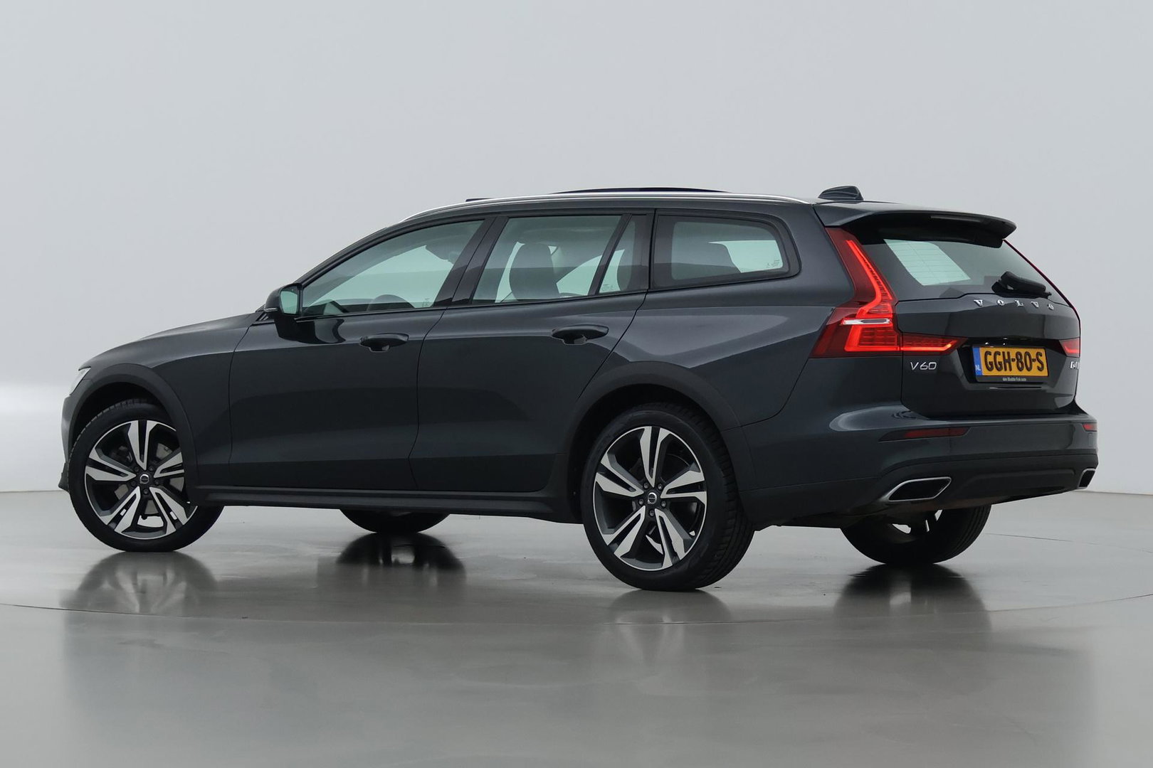 Volvo V60 Cross Country 2.0 D4 AWD Pro | Trekhaak | Panoramadak | Camera | Polestar Optimalisatie | Memory | Stoelverwarming | 19 inch