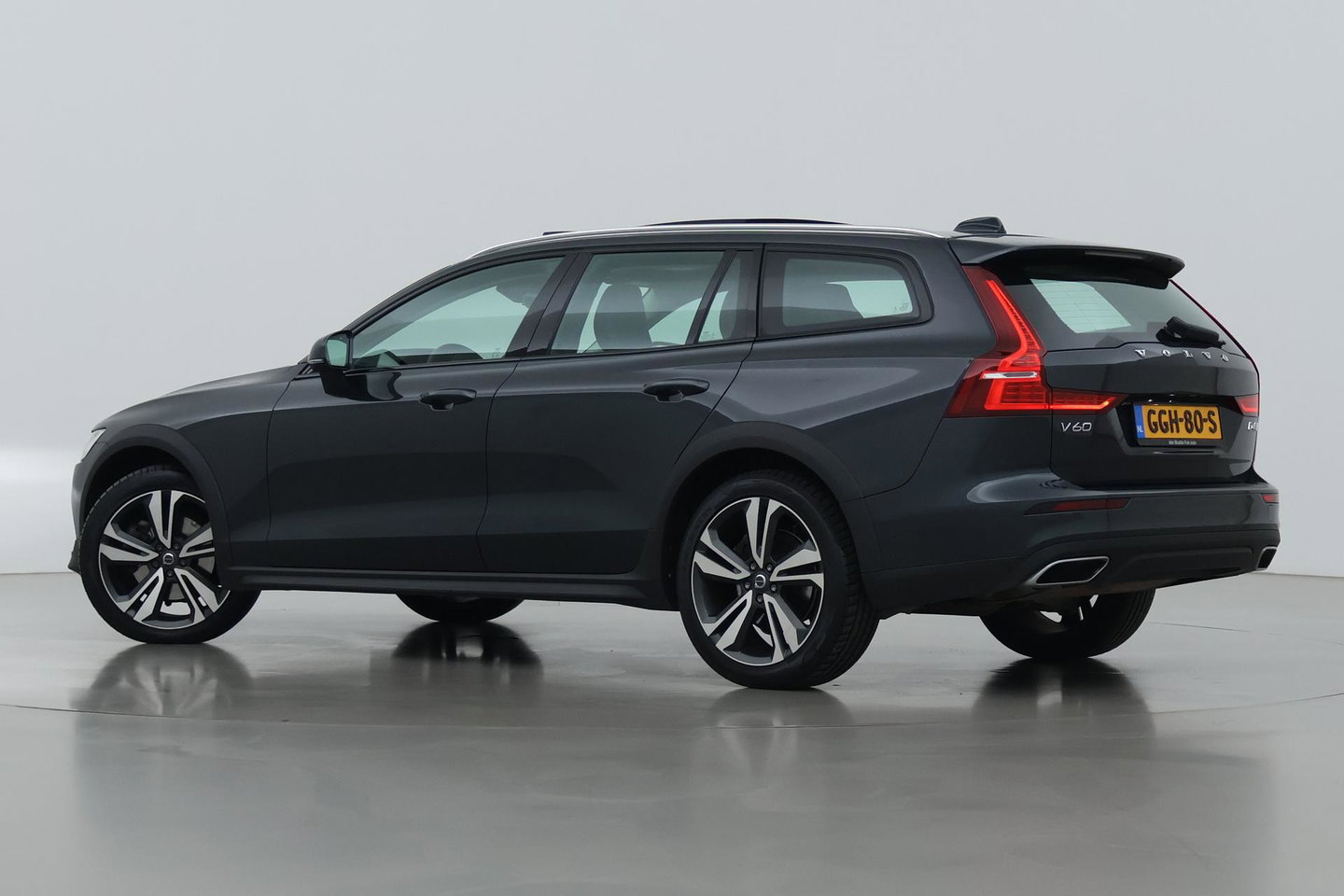 Volvo V60 Cross Country 2.0 D4 AWD Pro | Trekhaak | Panoramadak | Camera | Polestar Optimalisatie | Memory | Stoelverwarming | 19 inch