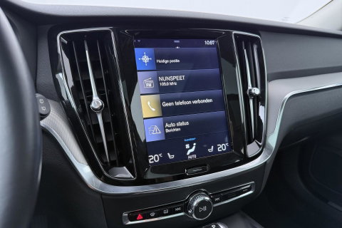 Volvo V60 Cross Country 2.0 D4 AWD Pro | Trekhaak | Panoramadak | Camera | Polestar Optimalisatie | Memory | Stoelverwarming | 19 inch