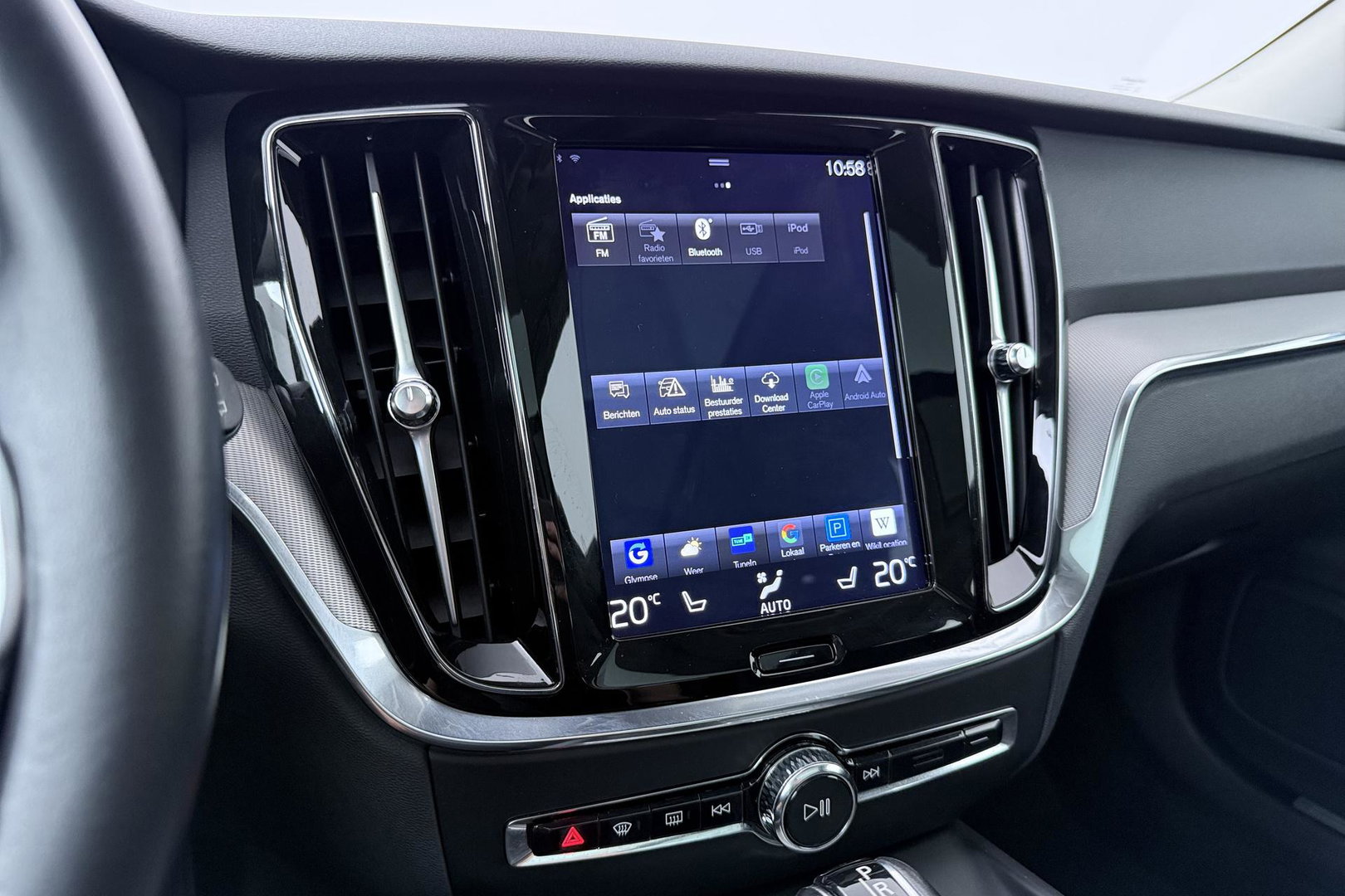 Volvo V60 Cross Country 2.0 D4 AWD Pro | Trekhaak | Panoramadak | Camera | Polestar Optimalisatie | Memory | Stoelverwarming | 19 inch