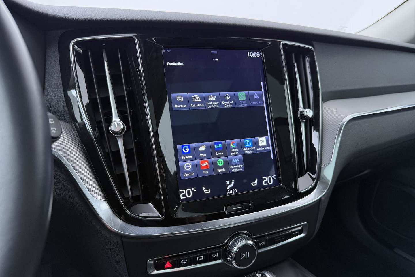Volvo V60 Cross Country 2.0 D4 AWD Pro | Trekhaak | Panoramadak | Camera | Polestar Optimalisatie | Memory | Stoelverwarming | 19 inch