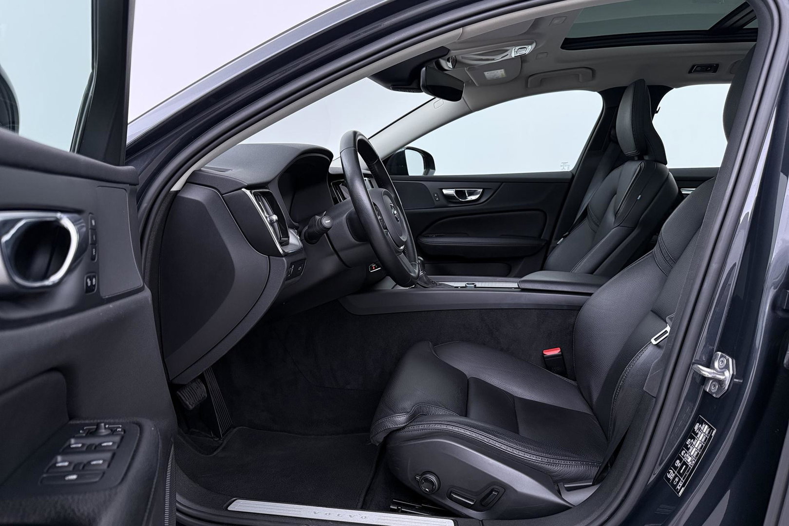 Volvo V60 Cross Country 2.0 D4 AWD Pro | Trekhaak | Panoramadak | Camera | Polestar Optimalisatie | Memory | Stoelverwarming | 19 inch