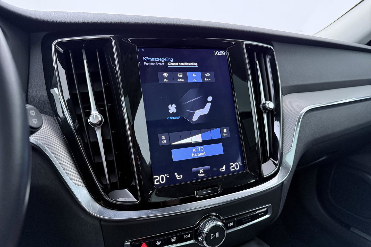 Volvo V60 Cross Country 2.0 D4 AWD Pro | Trekhaak | Panoramadak | Camera | Polestar Optimalisatie | Memory | Stoelverwarming | 19 inch