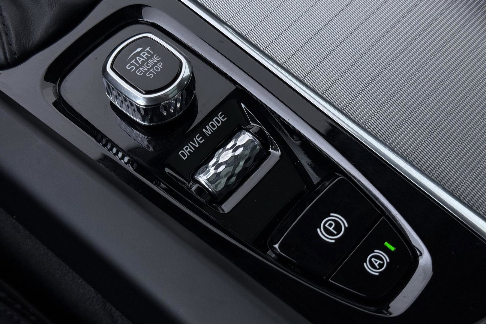 Volvo V60 Cross Country 2.0 D4 AWD Pro | Trekhaak | Panoramadak | Camera | Polestar Optimalisatie | Memory | Stoelverwarming | 19 inch
