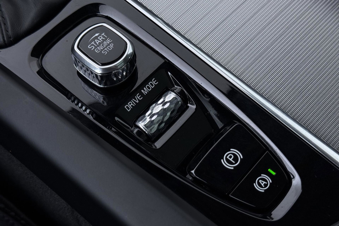 Volvo V60 Cross Country 2.0 D4 AWD Pro | Trekhaak | Panoramadak | Camera | Polestar Optimalisatie | Memory | Stoelverwarming | 19 inch