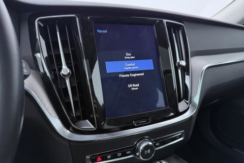 Volvo V60 Cross Country 2.0 D4 AWD Pro | Trekhaak | Panoramadak | Camera | Polestar Optimalisatie | Memory | Stoelverwarming | 19 inch
