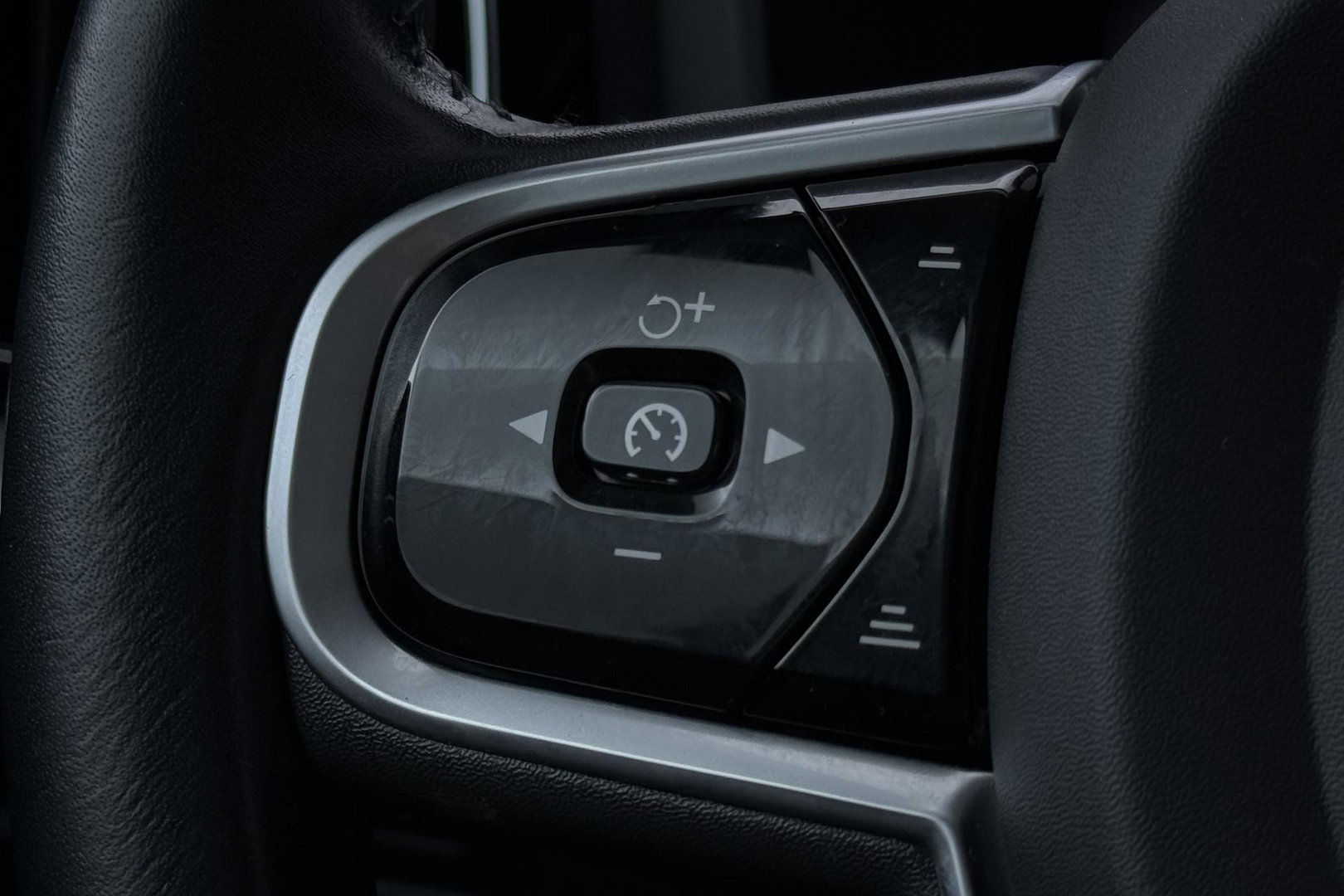 Volvo V60 Cross Country 2.0 D4 AWD Pro | Trekhaak | Panoramadak | Camera | Polestar Optimalisatie | Memory | Stoelverwarming | 19 inch
