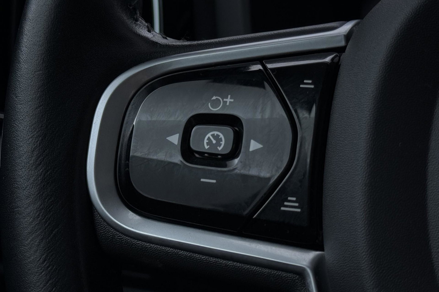 Volvo V60 Cross Country 2.0 D4 AWD Pro | Trekhaak | Panoramadak | Camera | Polestar Optimalisatie | Memory | Stoelverwarming | 19 inch